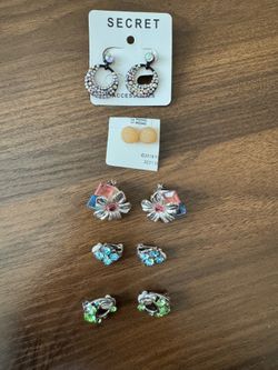 Ear rings  ( 5 )