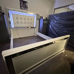 QUEEN SIZE BED FRAME