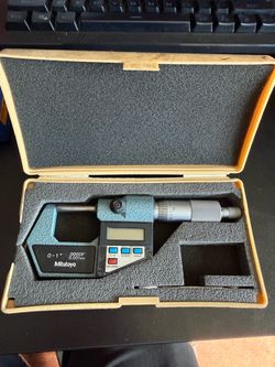 Mitutoyo Digital Micrometer 0-1" with Case 293-761