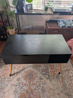Lift-up coffee table