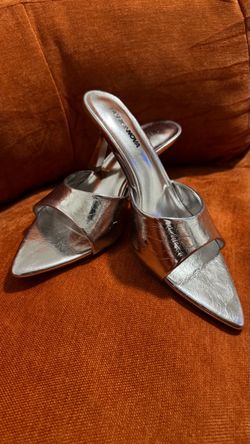 Fashion Nova Silver Metallic Heels – Size 7