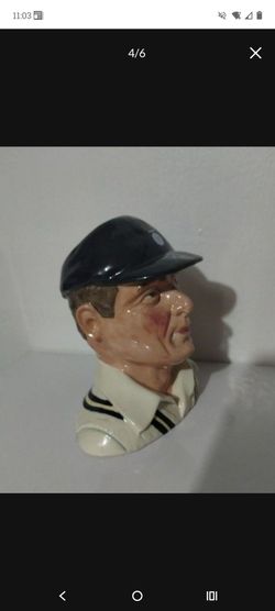 ROYAL DOULTON - WORLDWIDE LIMITED EDITION FIGURINE 5.5"×5"