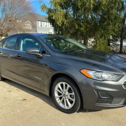 Ford Fusion Hybrid Sedan