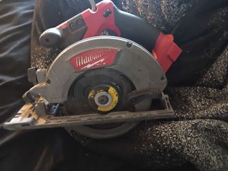 Milwaukee fuel cordless circular saw. Tool only