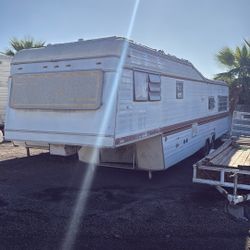 5th wheel trailer $250 cash only has pink slip 