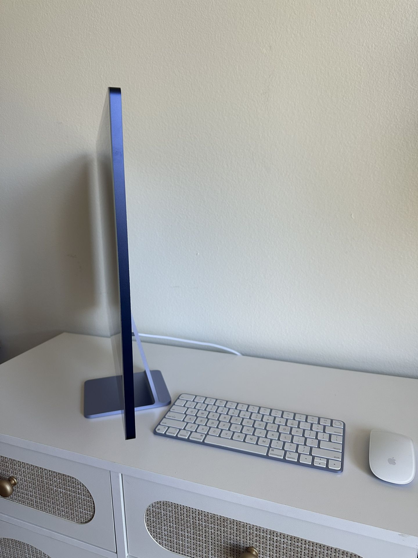 Apple iMac 24” M1 – 16GB RAM / 512GB SSD – Purple – Excellent