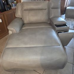 8pc Left Facing Sectional 