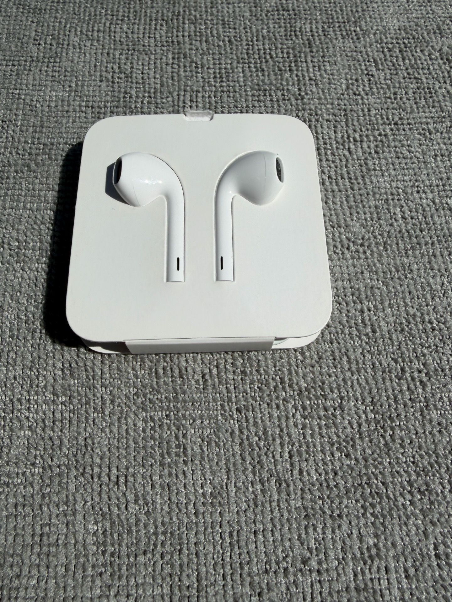 New Apple wired headphones /lightning connector
