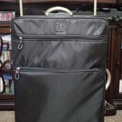It Luggage Suitcase 28" H x 18" W x 10" D