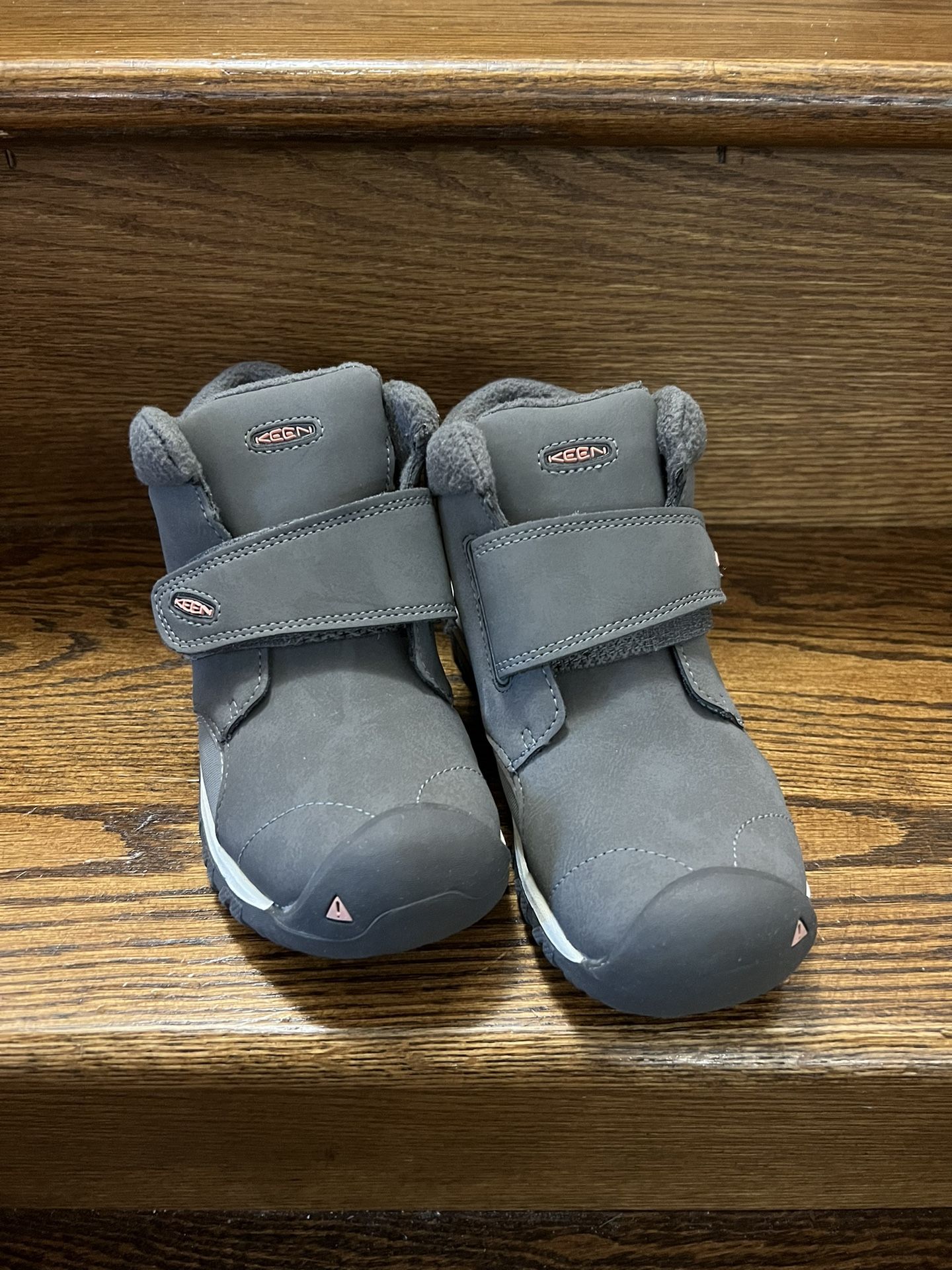 KEEN Winter Boots Girls size 13