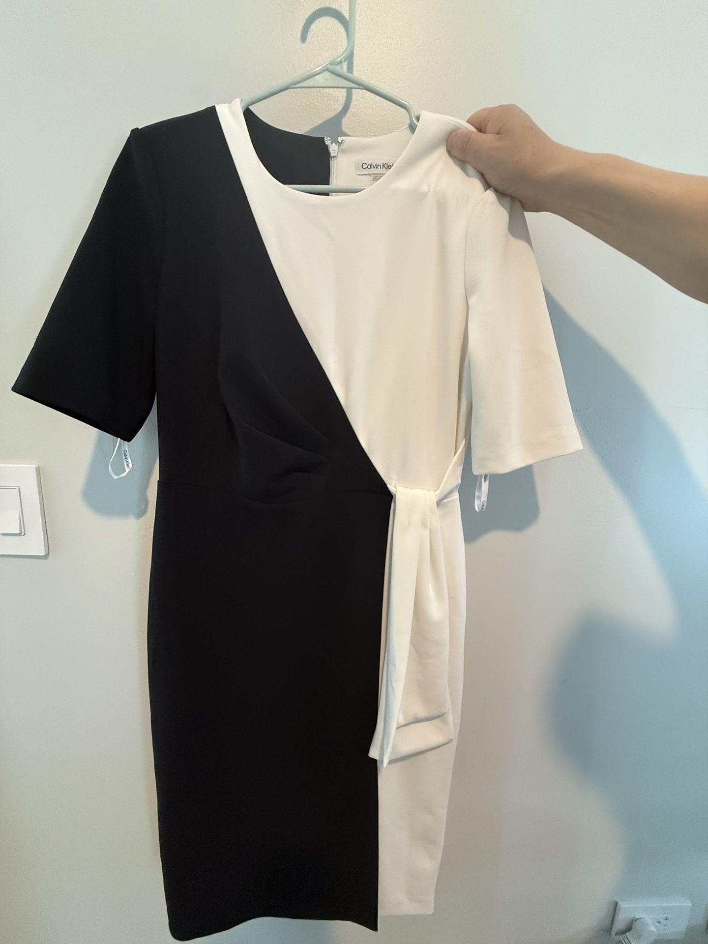 Calvin Klein Black & White Sheath Dress – Size 8 – Gently Used