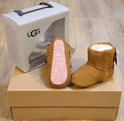 Baby ugg deals boots size 4