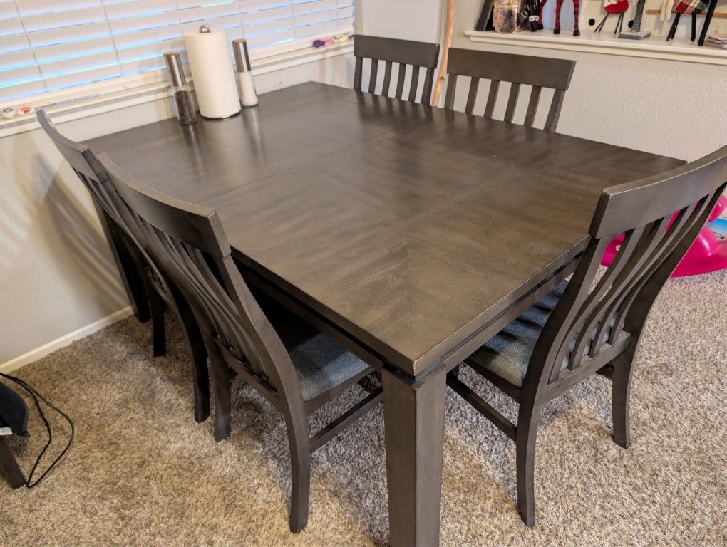 RC Willey Dining Set (6 Chairs)