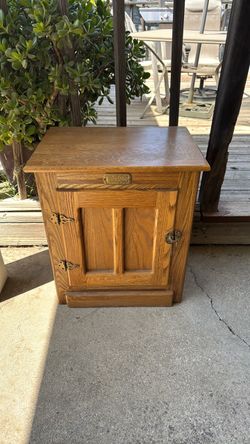 Nightstand/ White Clad Oak Ice Box