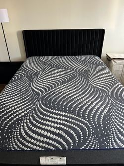 SEALY HYBRID QUEEN SIZE MATTRESS - 2 YEARS OLD - EXCELLENT CONDITION