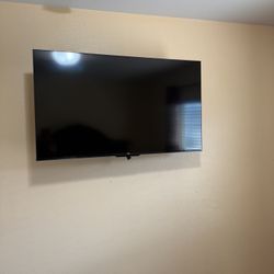 TCL 43" S CLASS 4K UHD HDR LED SMART TV WITH GOOGLE TV - 43S470G-CA with tv mount