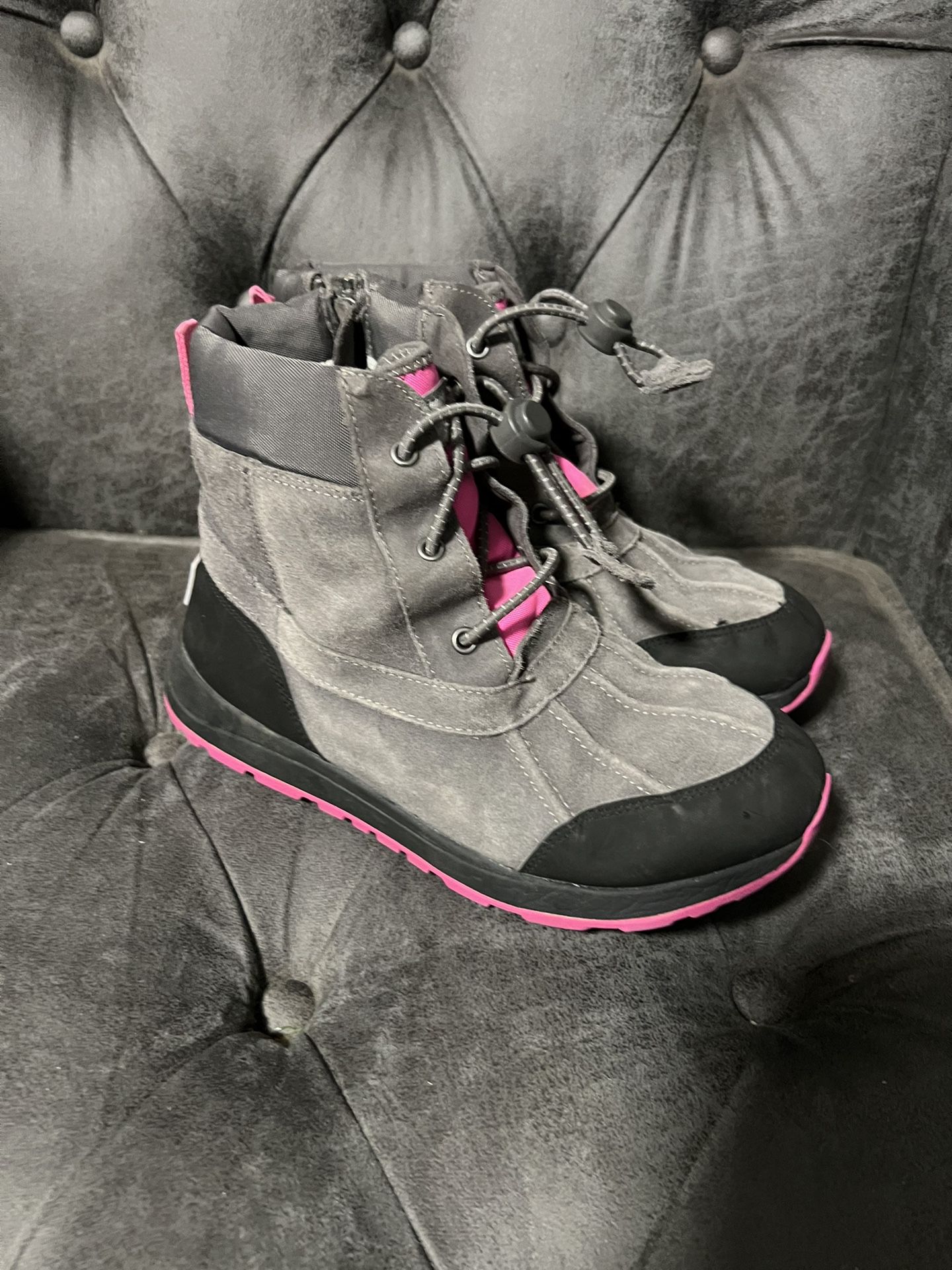 Ugg Turlock Girls Winter Boots Size 4