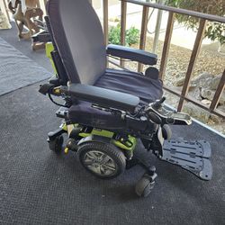 Quantum Edge 2.0 Power Wheelchair 