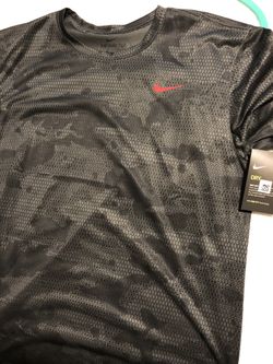 Men’s Nike dri-fit Shirt - Size Large - New