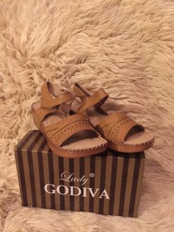 NIB Lady GODIVA Tan Comfort Wedge Sandal, size 10