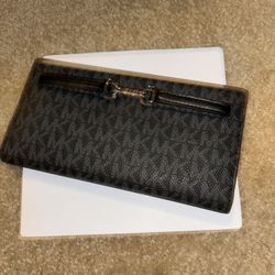 Michael Kors Wallet *Price Is Firm*