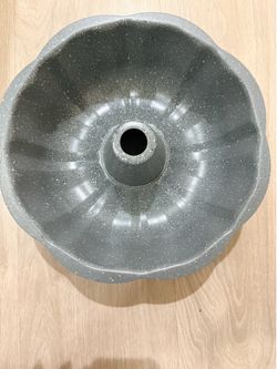 Nonstick Bundt Cake Pan – Fluted Tube Baking Pan –New