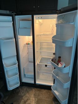 GE 25.4-cu ft Side-by-Side Refrigerator with Ice Maker (Stainless Steel)
