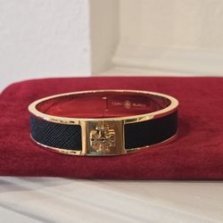 Brand New Black Tory Burch Kira Enamel Medium Hinged Bangle Bracelet with logo 18K-Gold-Plated