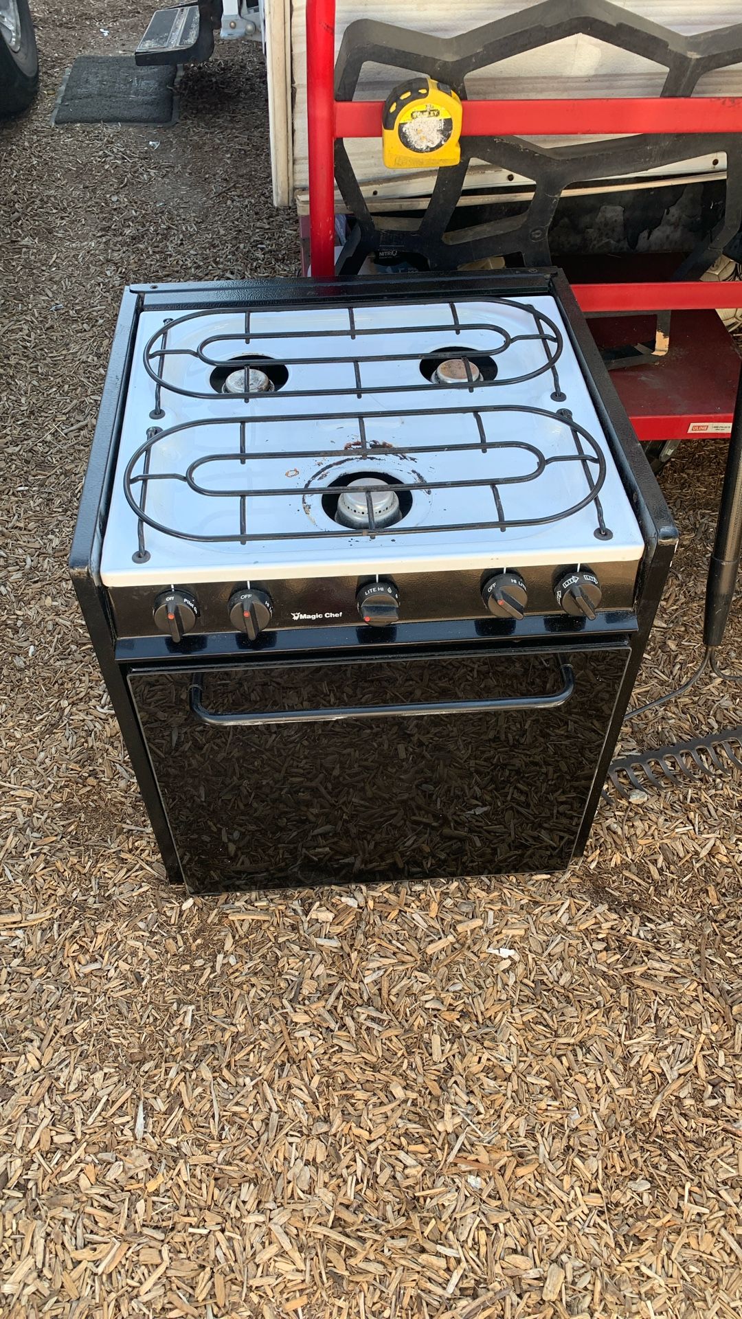 The Magic Chef Gas Stove With Oven 