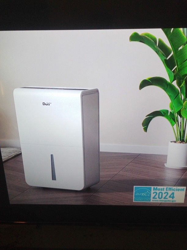 New Comfort Dura Smart Dehumidifier For 4,500sqft. Large Room With Energy Star