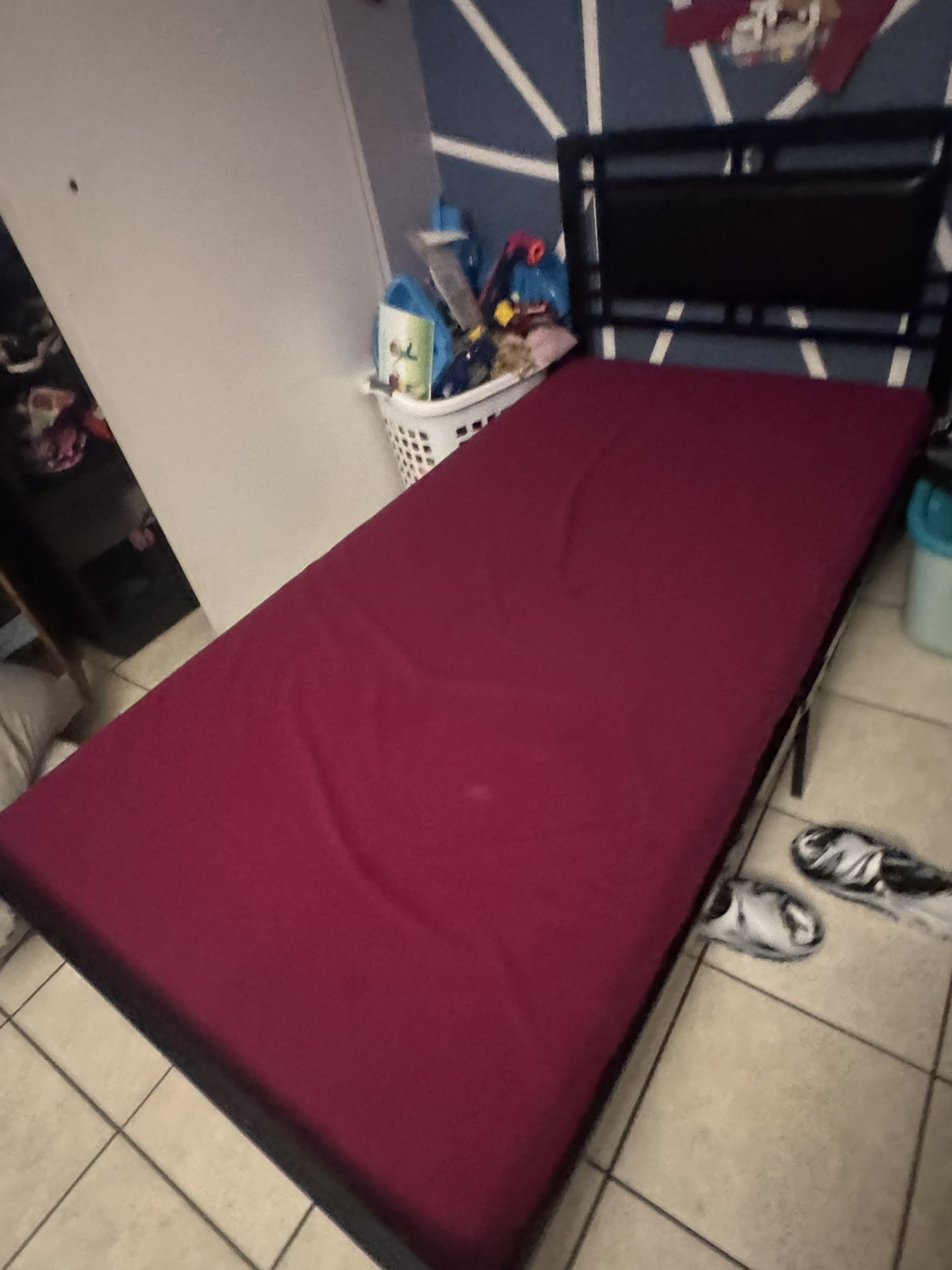Twin Beds 