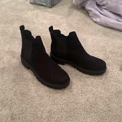 black boots 