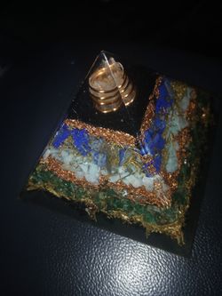 🔺✨ LUXURY PYRAMID ENERGY GENERATOR ✨🔺
Gold • Copper • Quartz Crystal • Handcrafted