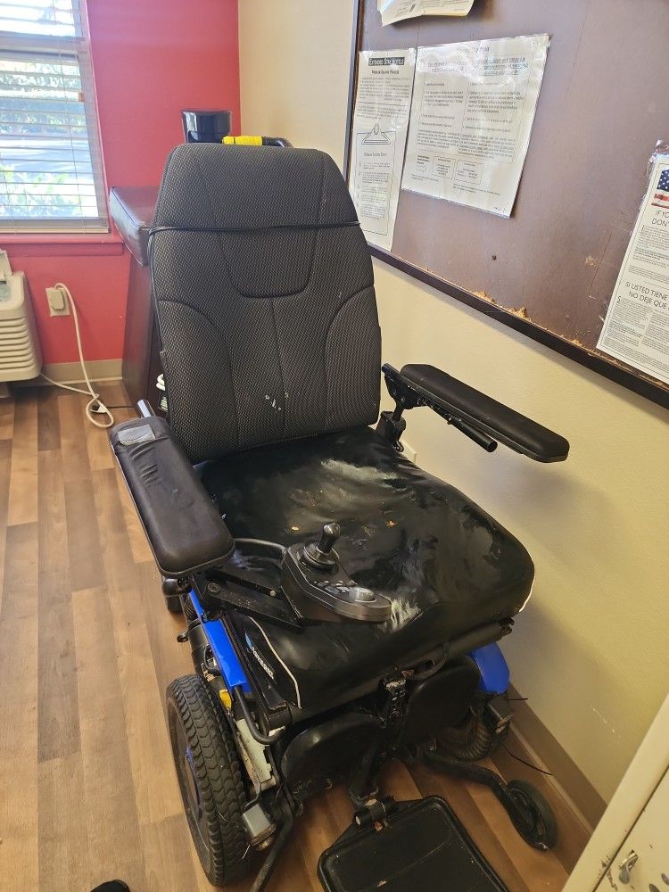 MOTORIZED CHAIR / ELECTRIC WHEELCHAIR