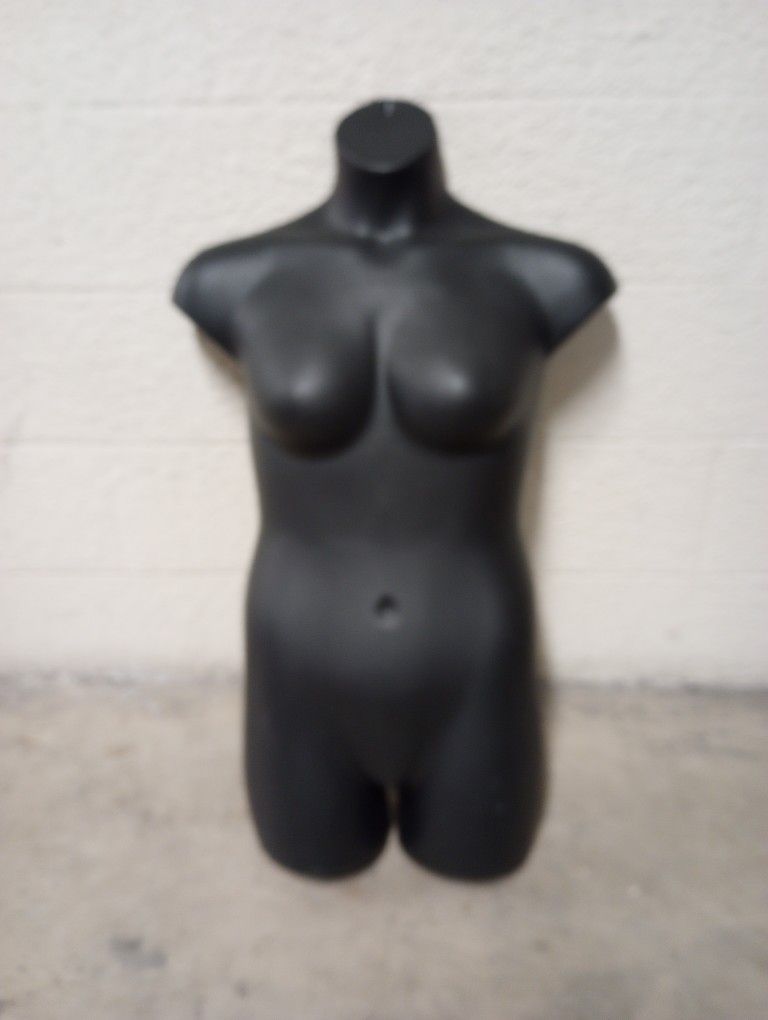 Black Plastic Plus Size Mannequin 