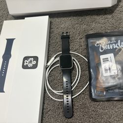 Very Nice Apple Watch SE 40mm Silver With Box, Accessories, 6 Extra Bands 