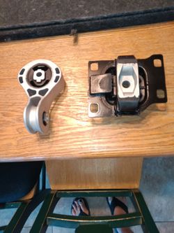 2008,2009,2019,2011 Ford Focus engine mounts.