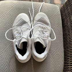 Nike Volleyball Zoom Hypercourt Size 5.5 Excellent Condition 