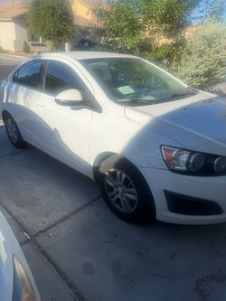 Chevrolet sonic 2015