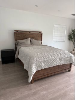 Queen Size Solid Wood Bed Frame