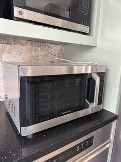 BRAND NEW Farberware Microwave