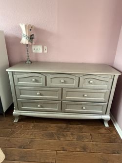 Romina Solid Wood 7-Drawer Dresser – Pearl/Silver – Premium Furniture