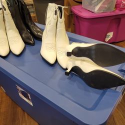 FOR SELL  NEW BOOTS & SIZE 8 1/2 -9 1/2 -10......😁😊😍 