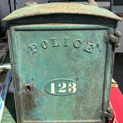 Antique Scarce Cast Iron Green POLICE CALL Box