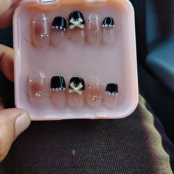 Press On Nails Ready To Glue....Uñas Ya Listos Solo Poner Pegamento