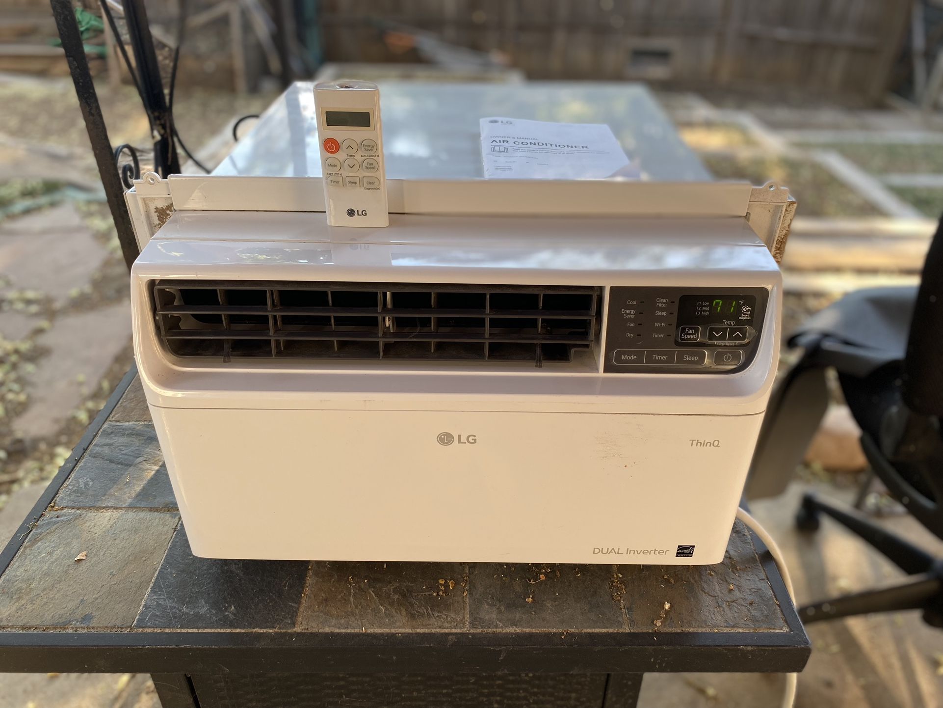 LG 10,000 BTU Air Conditioner Model LW1022IVSM