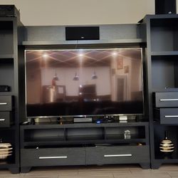 EEntertainment Center for Sale – Excellent Condition