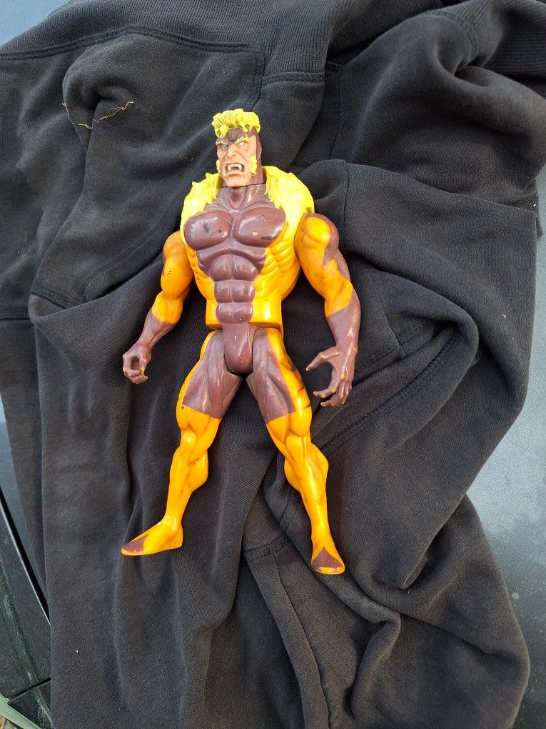 Vintage 1993 Marvel X-Men Sabretooth Action Figure