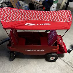 Radio Flyer Deluxe Canopy Wagon 