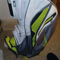 Nike golf bag with a ball holding back to brand new